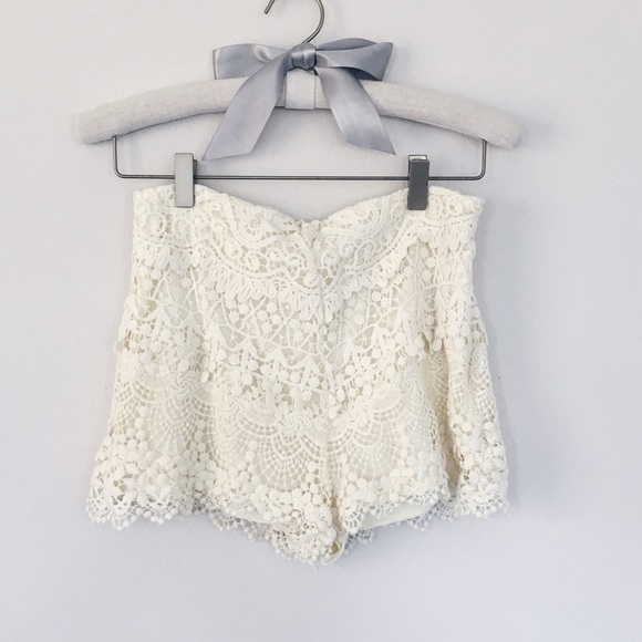 URBAN OUTFITTERS (Kimchi Blue) // Crochet Shorts
