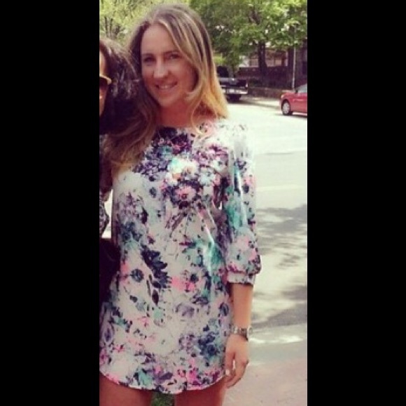 Fun floral mini dress with quarter sleeves 👗