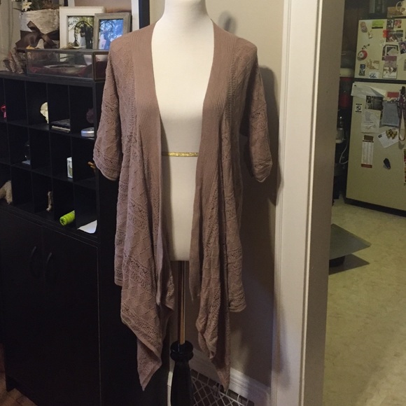 Calvin Klein tan sweater/shawl - Picture 1 of 4