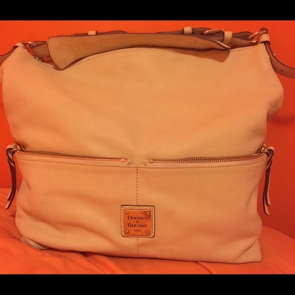 SOLD 💁🏽Dooney & Bourke Shoulder Bag💁🏽