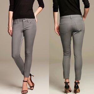 EUC GRAY BANANA REPUBLIC JEAN LEGGINGS IN SIZE 0!!