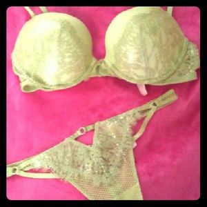 Victoria's Secret very sexy push up bra & thong