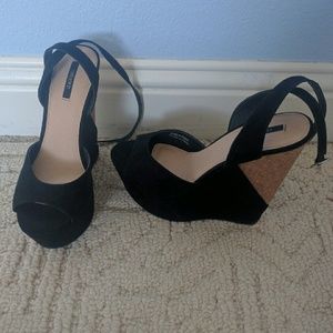 Black wedges