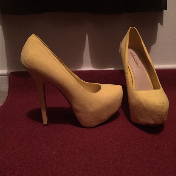 Breckelles Yellow Pumps-7.5