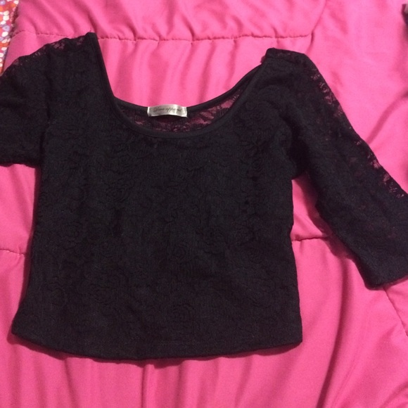 ❌LAST CHANCE❌ black lace crop top