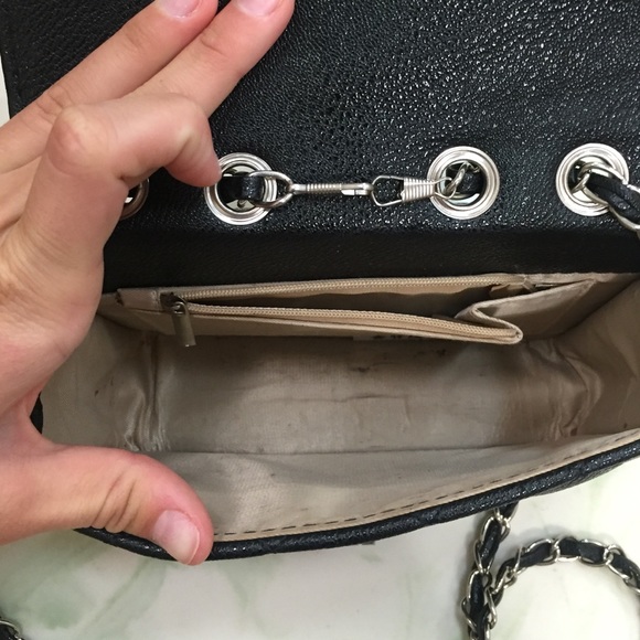 Cross body - Picture 3 of 4