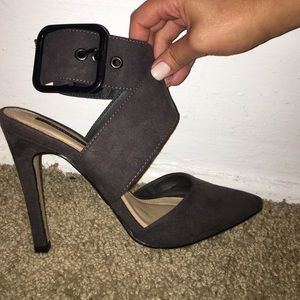 Strappy pumps