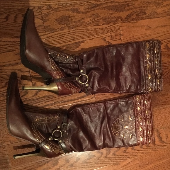 Boots - Picture 2 of 4