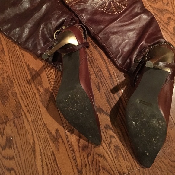 Boots - Picture 3 of 4