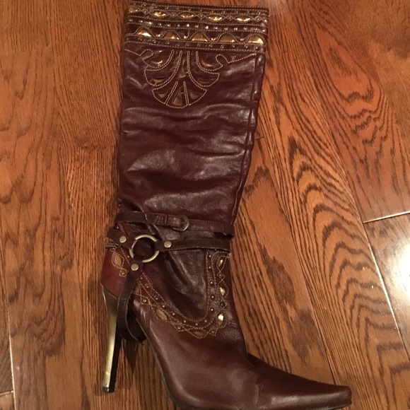 Boots - Picture 4 of 4