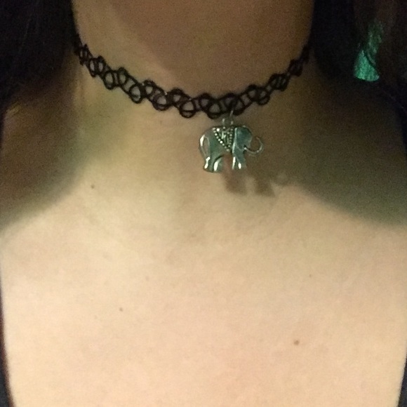 BLACK ELEPHANT CHOCKER