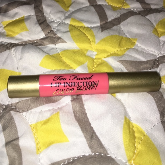 Too Faced lip injection color bomb