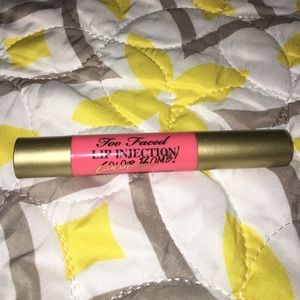 Too Faced lip injection color bomb