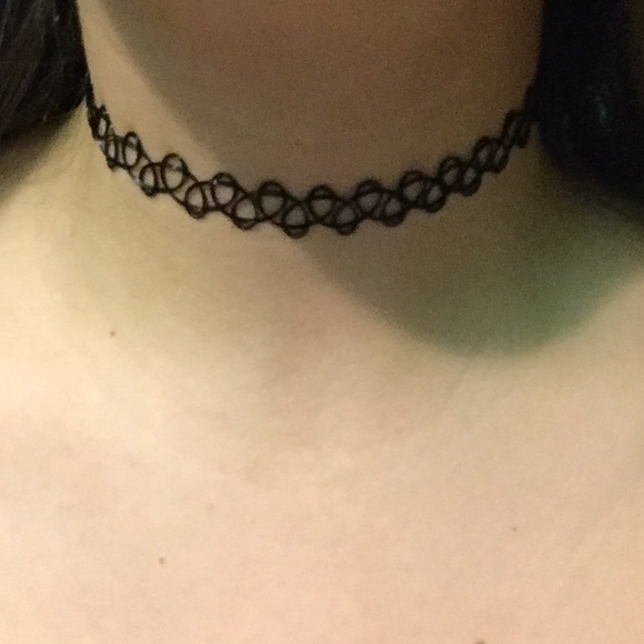 Black chocker