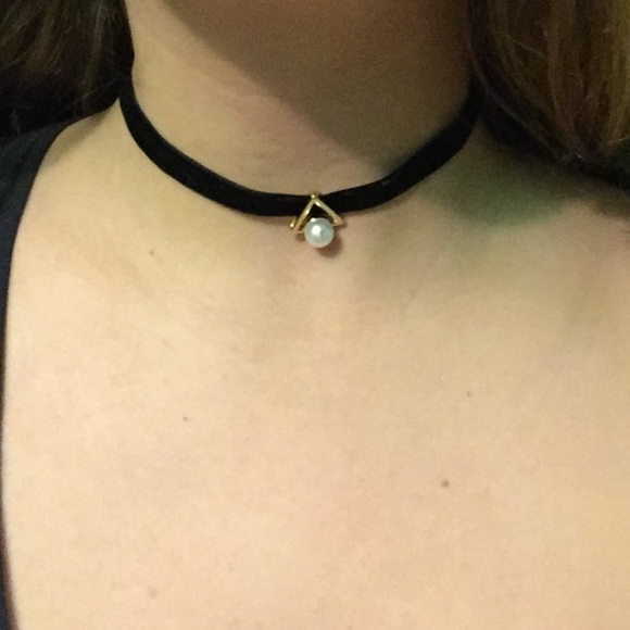 Black velvet chocker
