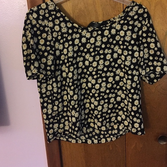 Floral crop top! - Picture 1 of 2