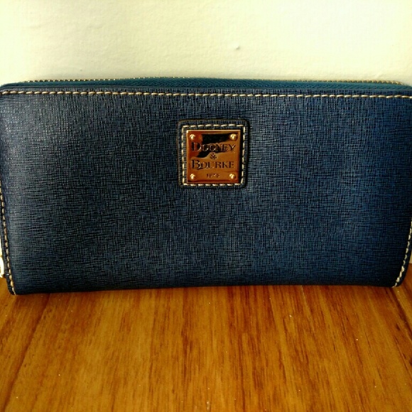 Dooney & Bourke Large Saffiano Zip Around Wallet