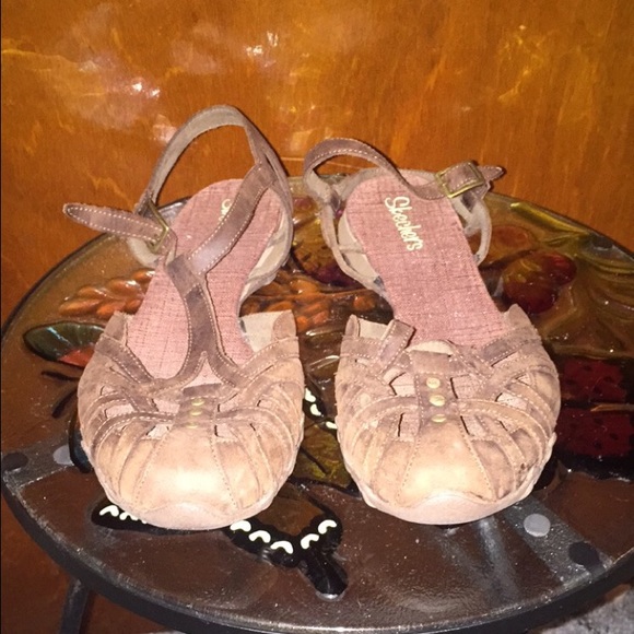 Brown leather strappy Skechers