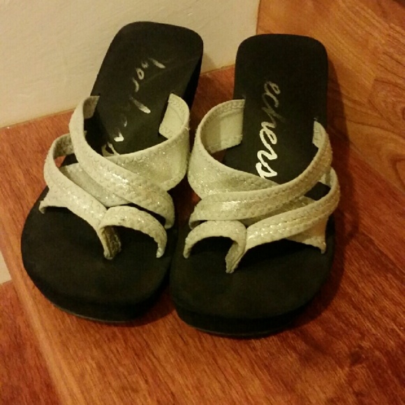 Skechers Poolsiders - Brand New in Box - Size 5 Skechers Poolsiders - Brand New in Box - Size 5