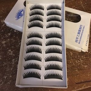 Thick false eyelashes