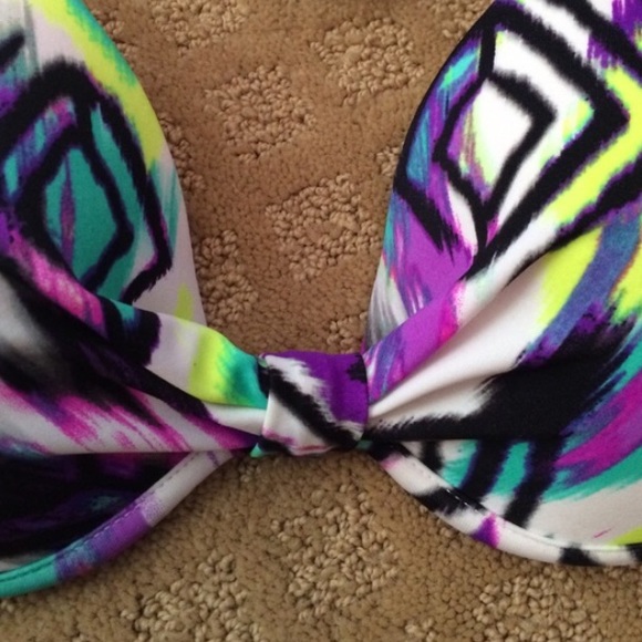 Patterned Halter Bikini Top - Picture 2 of 2