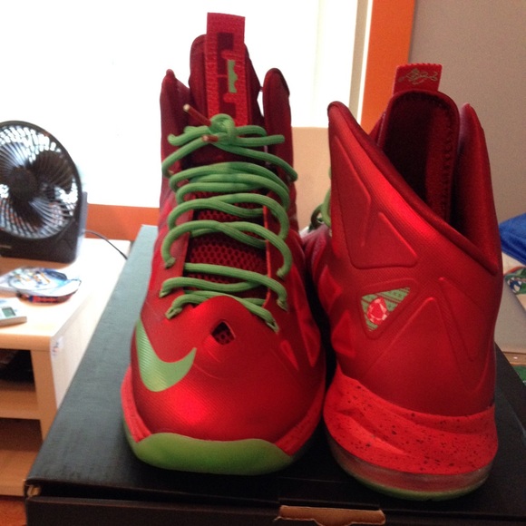 Nike LeBron X Christmas - Picture 2 of 4
