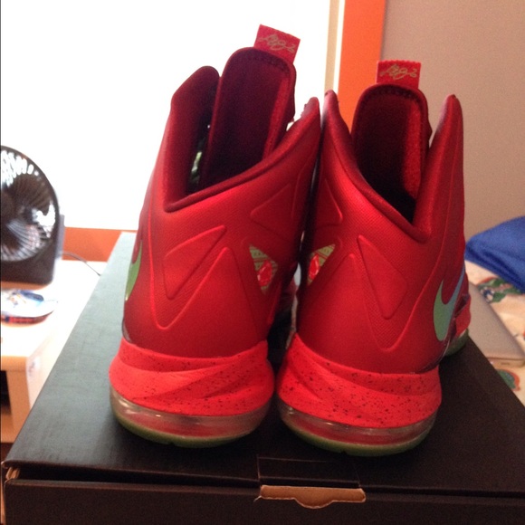 Nike LeBron X Christmas - Picture 3 of 4