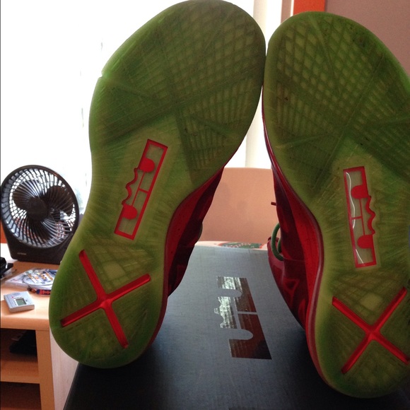 Nike LeBron X Christmas - Picture 4 of 4