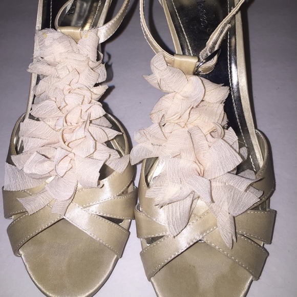 Shoes - Picture 2 of 3