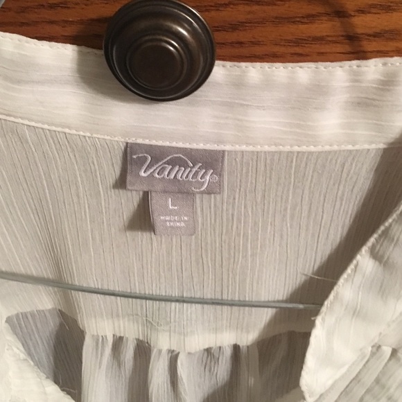 Cream colored blouse - Picture 3 of 3