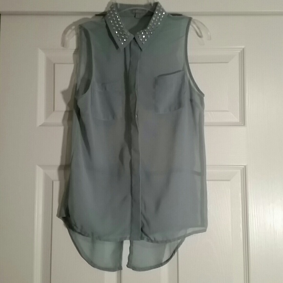 Sleeveless Button up shirt - Picture 2 of 4