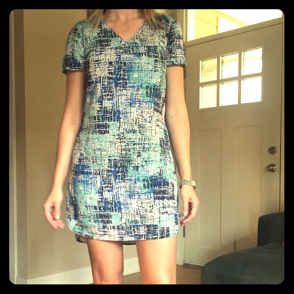 Short Sleeved Dress with Dolphin Hem