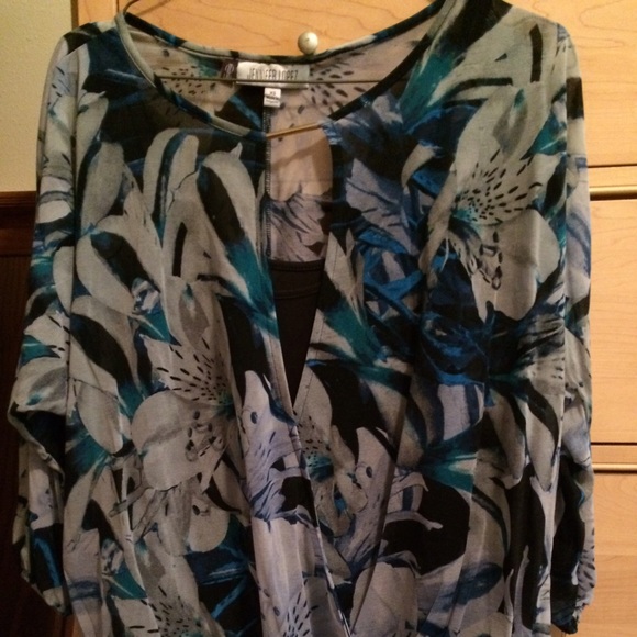 Top - Picture 3 of 3