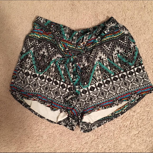 Aztec print flowy shorts
