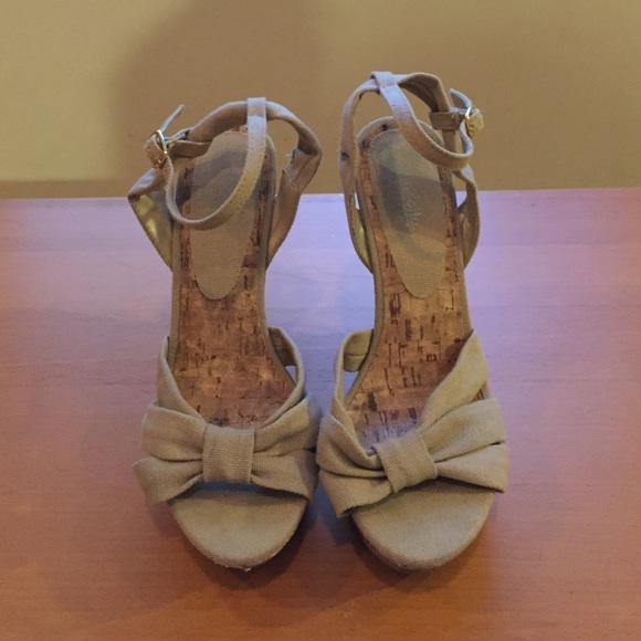Great nude Wedges size 8! - Picture 2 of 3