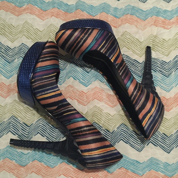 RACHEL ROY MULTI COLOR PUMPS 8M