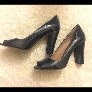 Vince Camuto Navy patent leather pumps