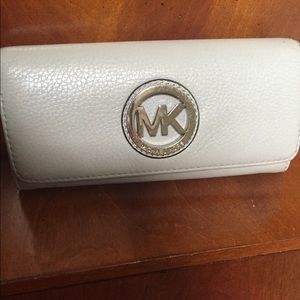 AUTHENTIC MICHAEL KORS LARGE WALLET