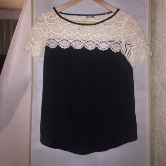 Satin and crochet top - Picture 1 of 1
