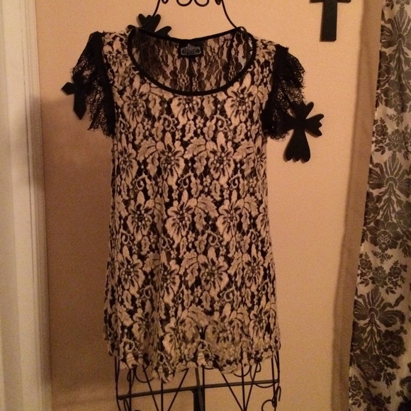 NWOT Buckle ruffled semi sheer tank
