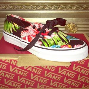 AUTHENTIC (HAWAIIAN FLORAL) BLACK VANS.