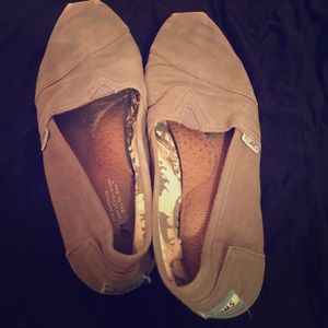 TOMS SIZE 10