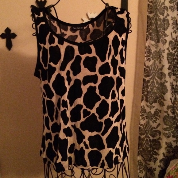 New without tags's from Macy's leopard tank