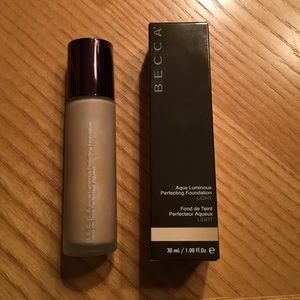 Becca Aqua luminous foundation light