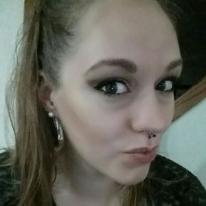 Meet your Posher, Holly