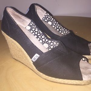TOMS Black Canvas Wedge
