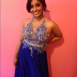 It is a very elegant dress. Nice sequence border