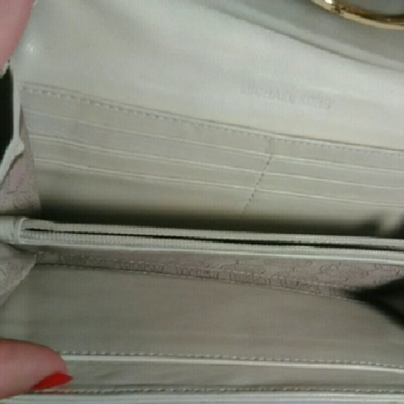 Michael Kors Continental Wallet - Picture 2 of 4