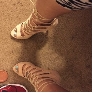 💛NUDE PEEPTOE BOOTIES💛