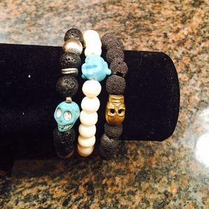 3 bracelets skull heads. NEW. NWT